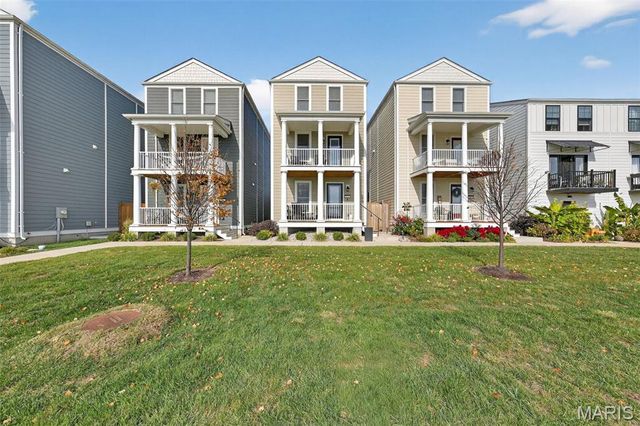 3136 Pirogue Way, St Charles, MO 63301