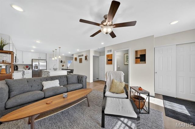 3136 Pirogue Way, St Charles, MO 63301