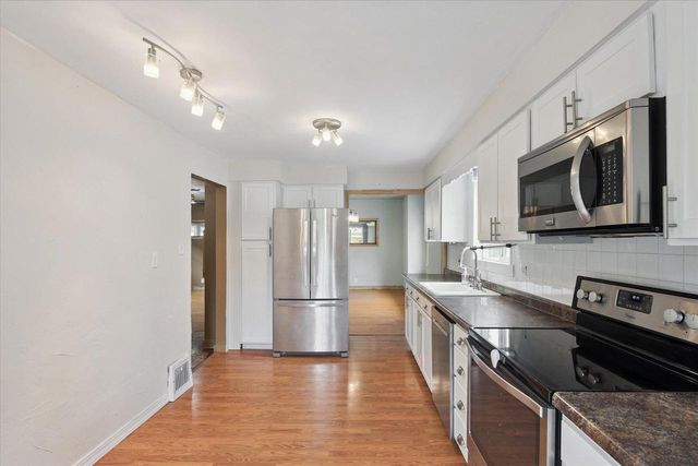 119 S CLAY STREET, Green Bay, WI 54301