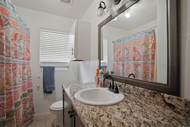 1307 Amy St, George West, TX 78022