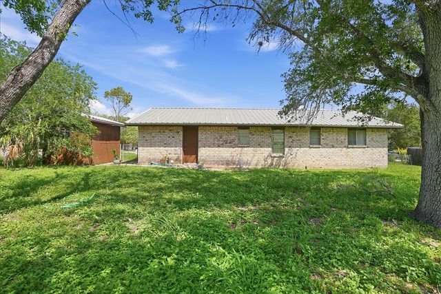 1307 Amy St, George West, TX 78022