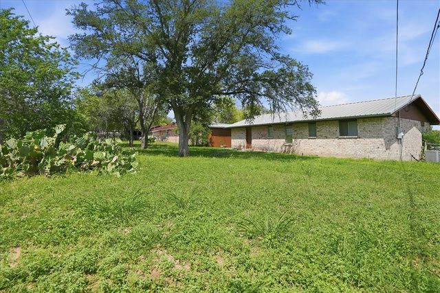 1307 Amy St, George West, TX 78022