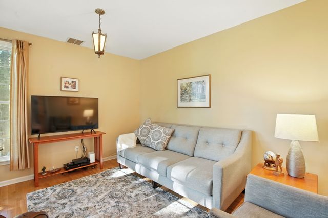37 Long Hill Farm, Guilford, CT 06437