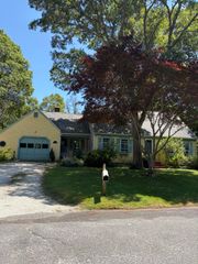 40 Vandermint Lane, Hyannis, MA 02601