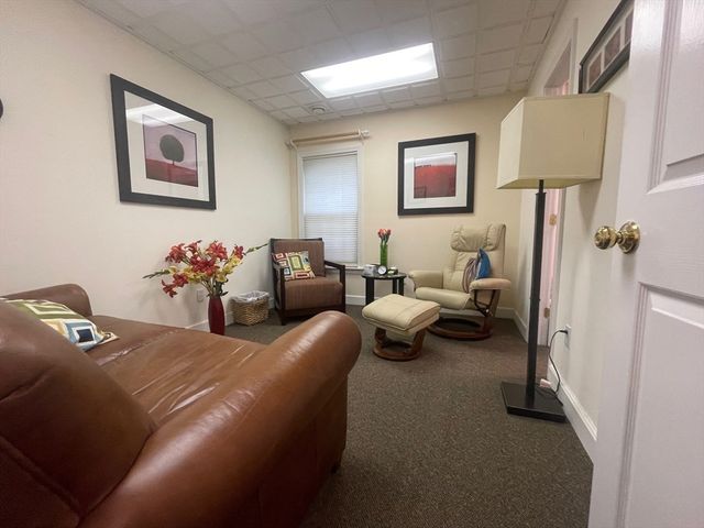 33 Bedford 19B, Lexington, MA 02420