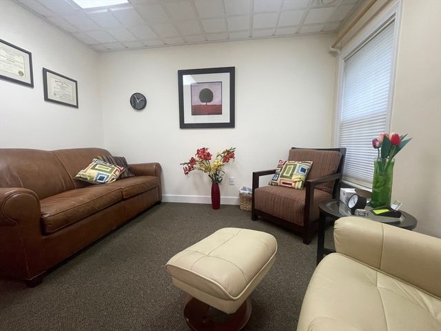 33 Bedford 19B, Lexington, MA 02420