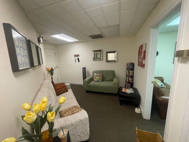 33 Bedford 19B, Lexington, MA 02420