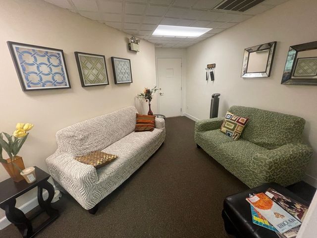 33 Bedford 19B, Lexington, MA 02420