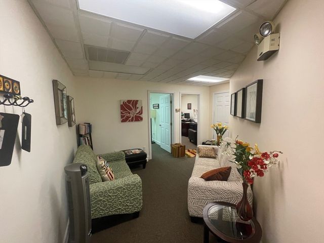 33 Bedford 19B, Lexington, MA 02420