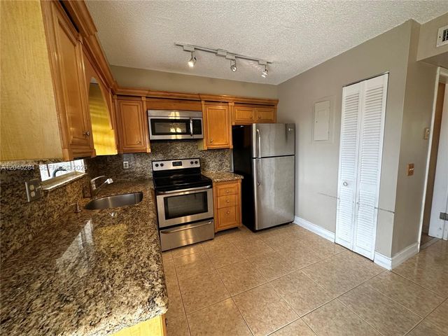 1100 SE 4th Ave 32, Deerfield Beach, FL 33441