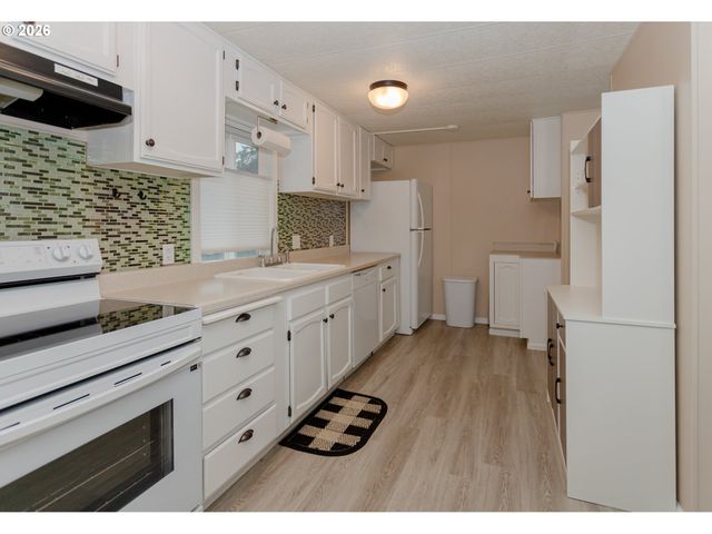 5170 GRAND Ave Spc 19, Florence, OR 97439