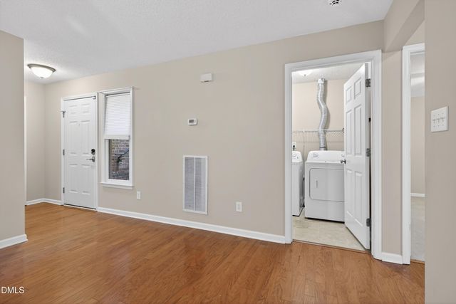 113 Abingdon Court Lc, Cary, NC 27513