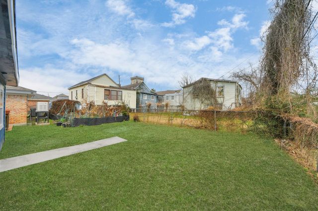 1206 37th Street, Galveston, TX 77550