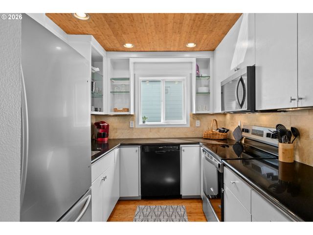 5715 Ne SACRAMENTO St 11, Portland, OR 97213