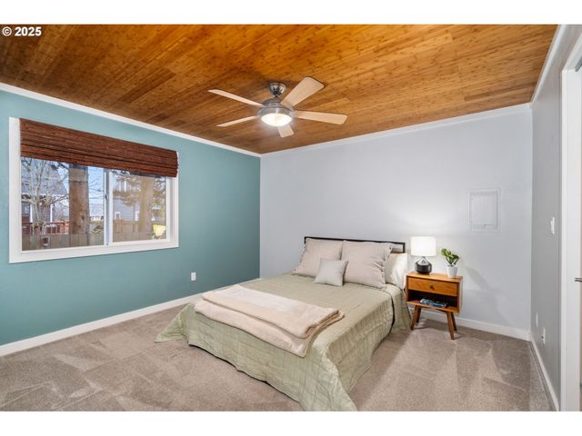 5715 Ne SACRAMENTO St 11, Portland, OR 97213