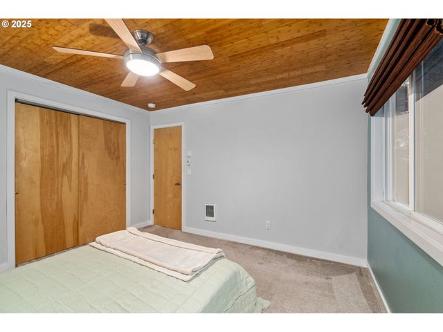 5715 Ne SACRAMENTO St 11, Portland, OR 97213