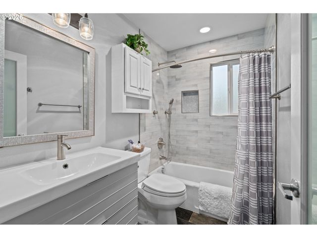 5715 Ne SACRAMENTO St 11, Portland, OR 97213