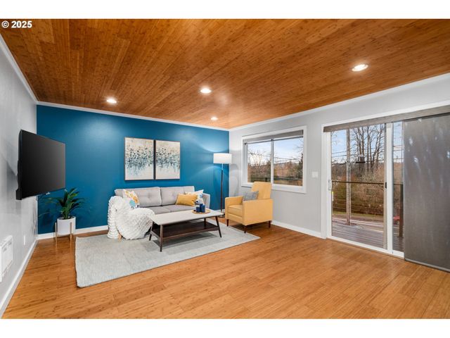 5715 Ne SACRAMENTO St 11, Portland, OR 97213