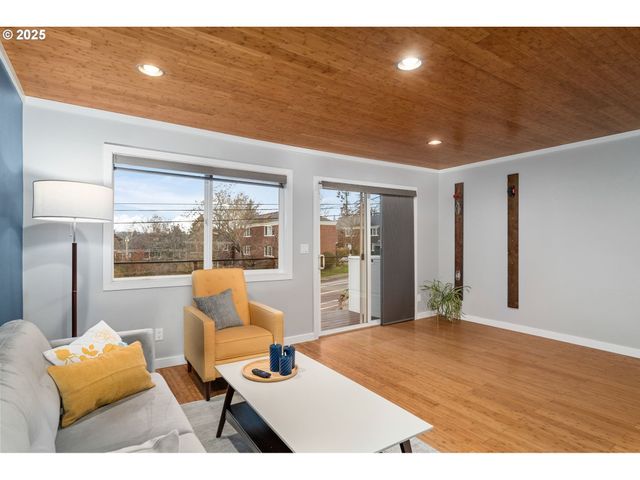 5715 Ne SACRAMENTO St 11, Portland, OR 97213