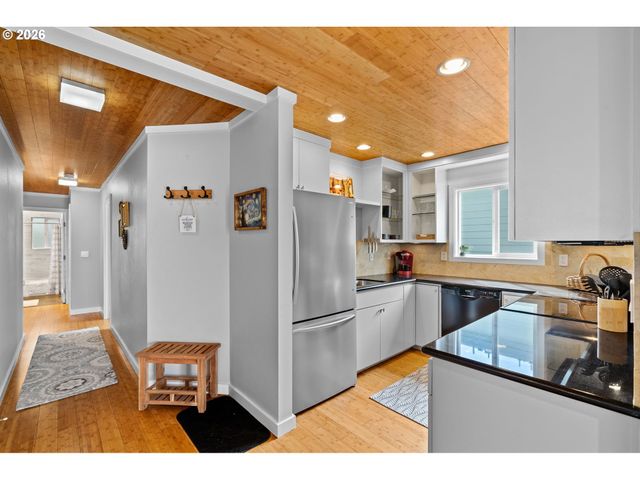 5715 Ne SACRAMENTO St 11, Portland, OR 97213