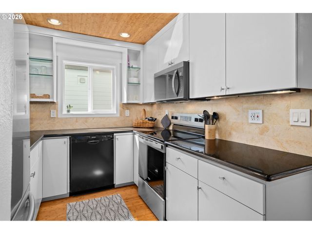 5715 Ne SACRAMENTO St 11, Portland, OR 97213