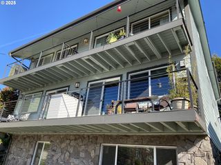 5715 Ne SACRAMENTO St 11, Portland, OR 97213