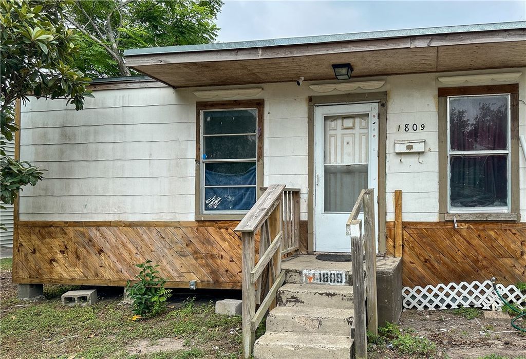 1809 Trenton Dr, Corpus Christi, TX 78404