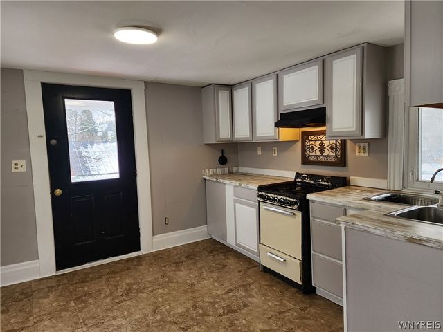 23 Waverly Street, New Albion, NY 14719