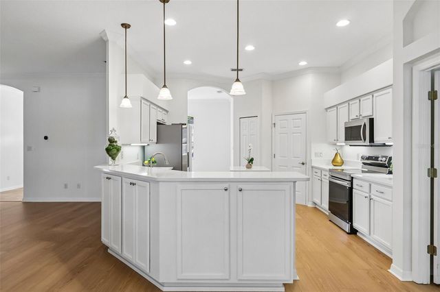 24445 MADEWOOD AVENUE, Leesburg, FL 34748