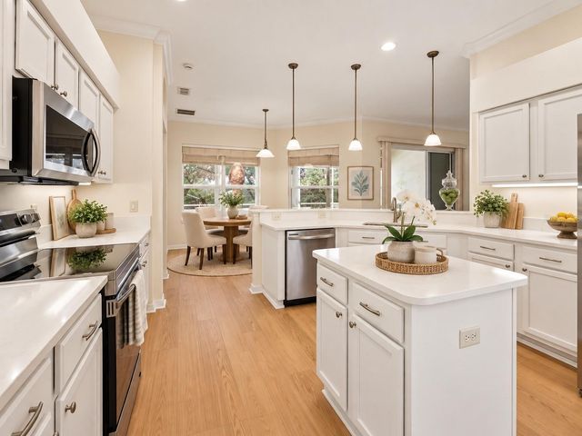24445 MADEWOOD AVENUE, Leesburg, FL 34748
