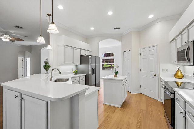 24445 MADEWOOD AVENUE, Leesburg, FL 34748