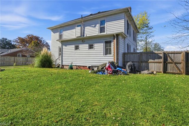 498 Romayne DR, Newport News, VA 23601