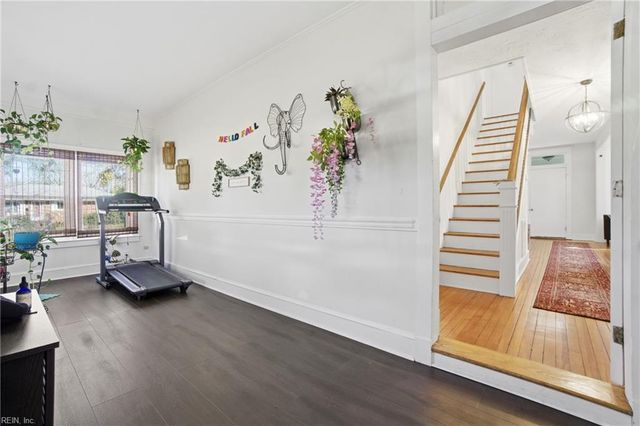 498 Romayne DR, Newport News, VA 23601