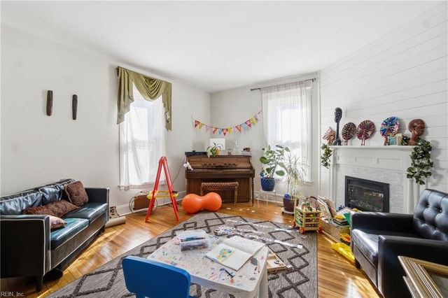 498 Romayne DR, Newport News, VA 23601