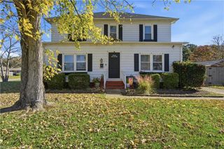 498 Romayne DR, Newport News, VA 23601