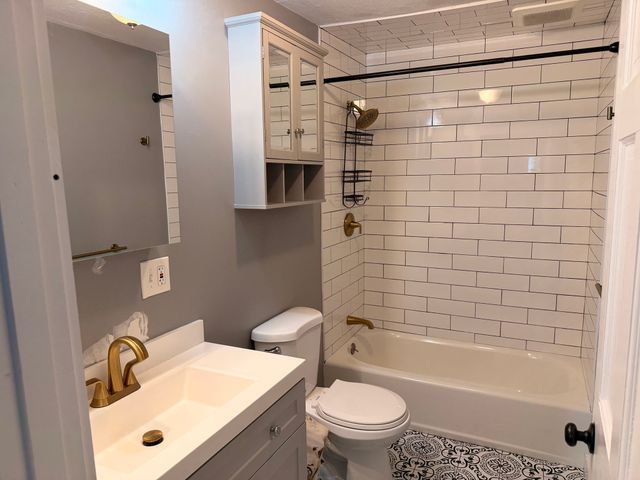 17 Davis St 1, Plymouth, MA 02360