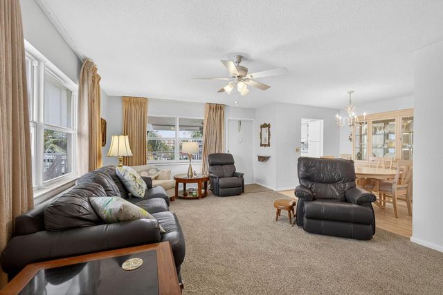 111 Shore Court 301, North Palm Beach, FL 33408