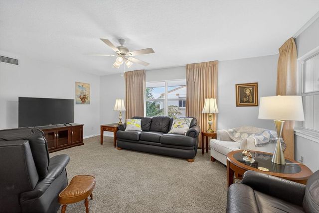 111 Shore Court 301, North Palm Beach, FL 33408