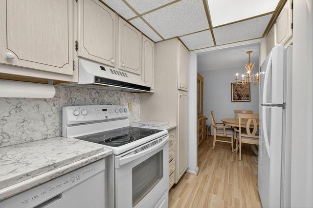 111 Shore Court 301, North Palm Beach, FL 33408