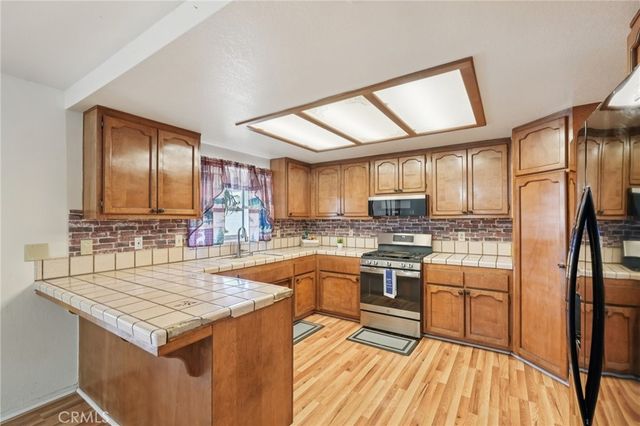 13954 Cronese Road, Apple Valley, CA 92307