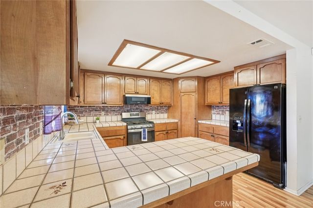 13954 Cronese Road, Apple Valley, CA 92307