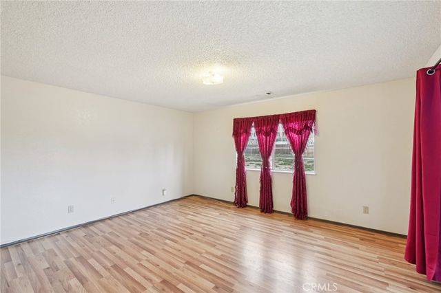 13954 Cronese Road, Apple Valley, CA 92307