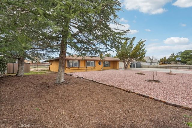 13954 Cronese Road, Apple Valley, CA 92307