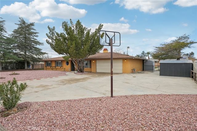 13954 Cronese Road, Apple Valley, CA 92307