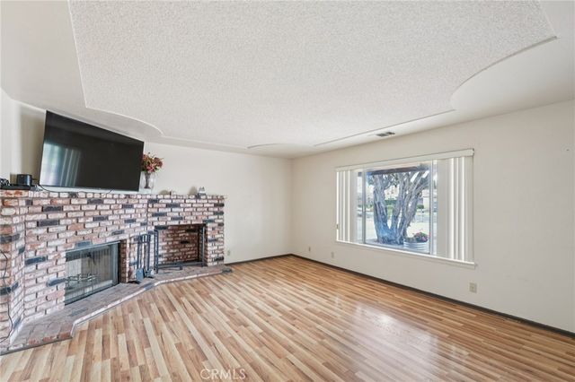 13954 Cronese Road, Apple Valley, CA 92307