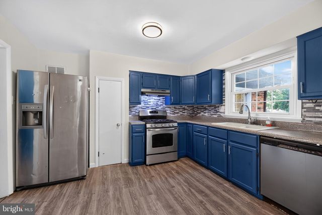 102 E HARVARD AVE, Stratford, NJ 08083