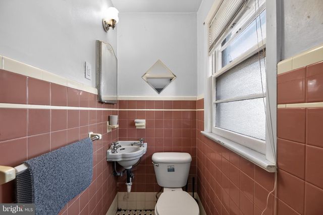 102 E HARVARD AVE, Stratford, NJ 08083