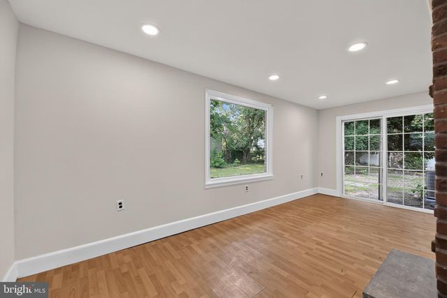 102 E HARVARD AVE, Stratford, NJ 08083
