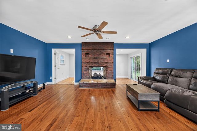 102 E HARVARD AVE, Stratford, NJ 08083