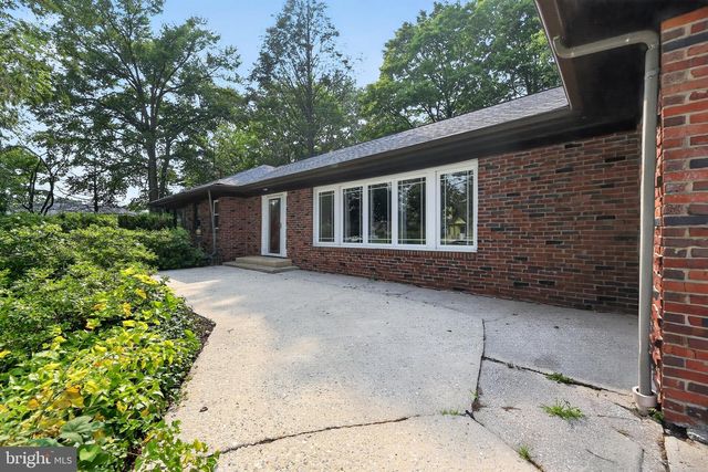 102 E HARVARD AVE, Stratford, NJ 08083